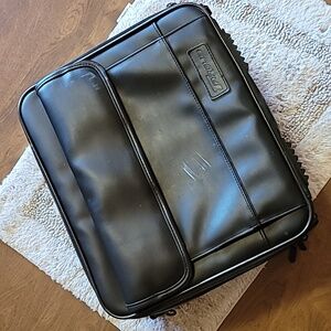 Targus Multi pocket Padded Laptop   black leather bag.